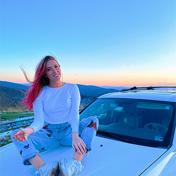 Jacqueline on car